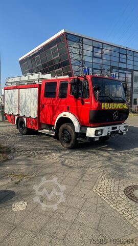 Feuerwehrauto Mercedes-Benz 1222