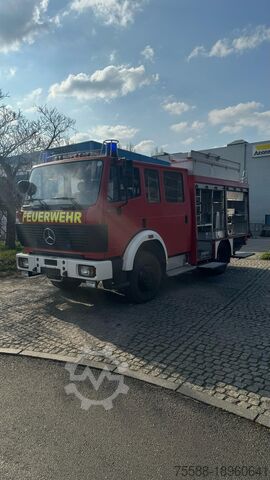 Feuerwehrauto Mercedes-Benz 1222
