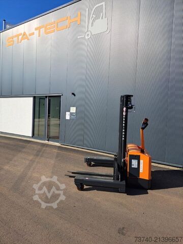 Čtyřcestný boční nakladač Genkinger EGPL16/43TR.