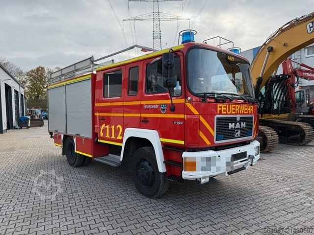 Φορτηγό κουτί (κουρμπαριστό) MAN 12.222 Feuerwehr-LKW LF16 4x4 Allrad Expedition