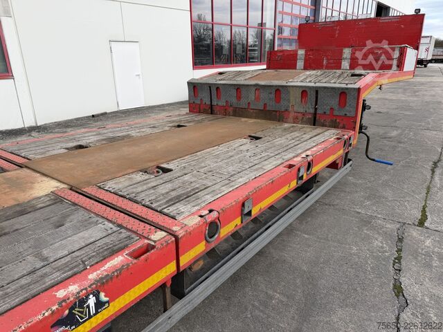 Alacsony rakfelületű félpótkocsi Kässbohrer LB3E  3 Achs Satteltieflader, komplett überfahrbar