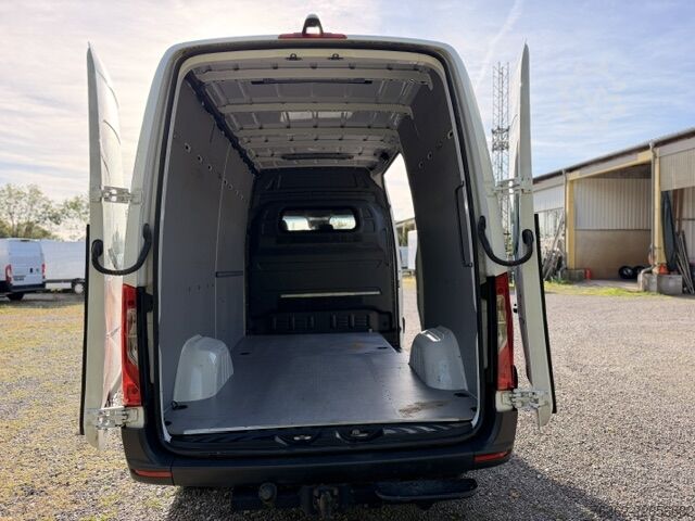 Dubă cu acoperiș înalt Mercedes-Benz Sprinter 319 L2H2 V6 3,0L AHK-3,5T Kamer