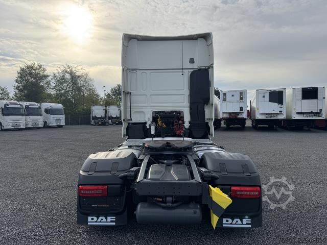 Standardni tegljač DAF XF 530 SSC Intarder Standklima Lightfix Bügel