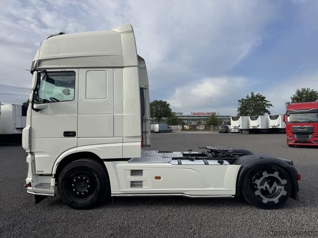 Standardni tegljač DAF XF 530 SSC Intarder Standklima Lightfix Bügel