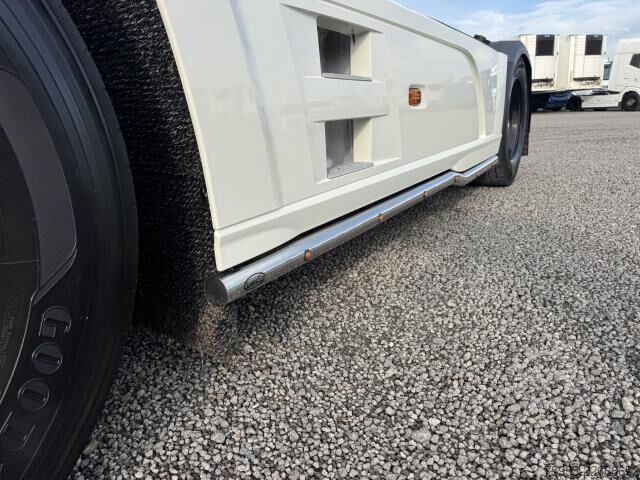 Standardni tegljač DAF XF 530 SSC Intarder Standklima Lightfix Bügel