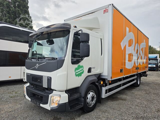 Camión caja Volvo FL 250 Koffer mit Portaltüren