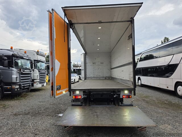 Camión caja Volvo FL 250 Koffer mit Portaltüren