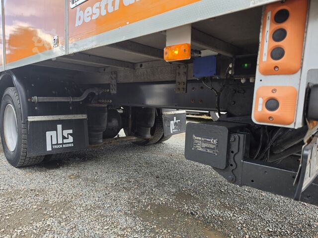 Camión caja Volvo FL 250 Koffer mit Portaltüren