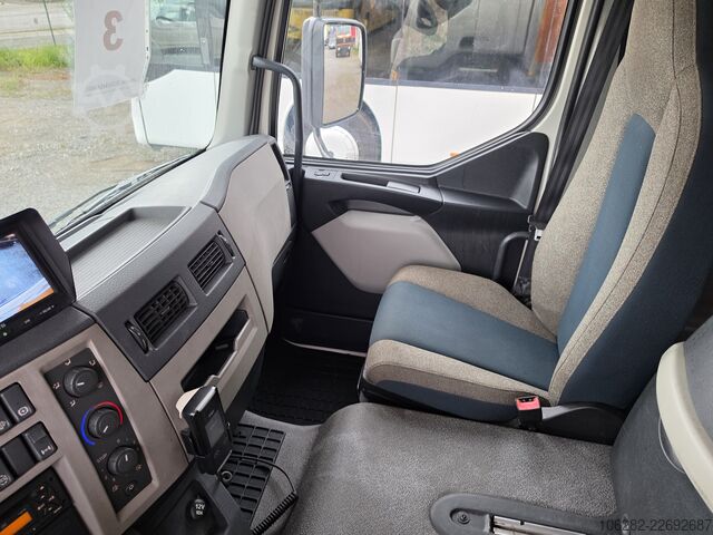 Camión caja Volvo FL 250 Koffer mit Portaltüren