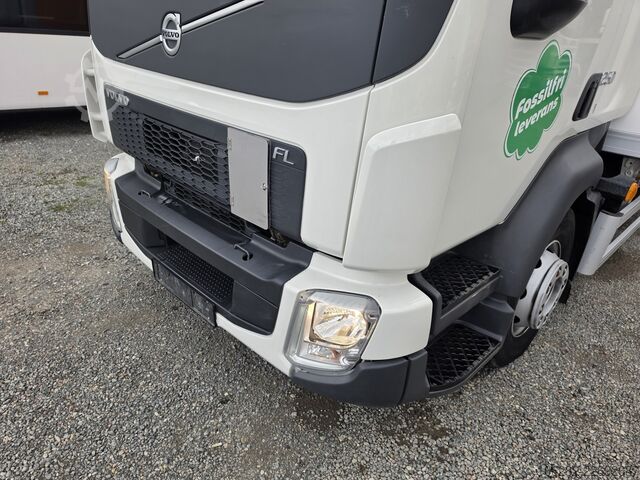Camión caja Volvo FL 250 Koffer mit Portaltüren