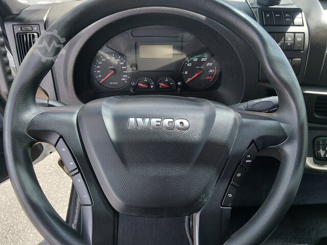 Tenteli düz yataklı kamyon Iveco EuroCargo ML 180 E 32/P  Gardine LBW