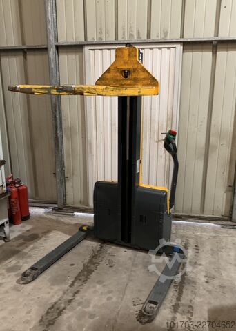 Empilhador elétrico Jungheinrich EMC B10
