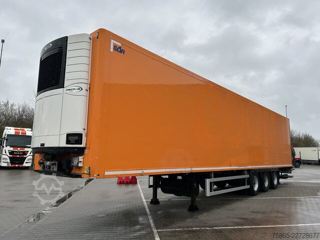 Transporte refrigerado/congelado SOR Iberica SOR-S3E / Carrier Vector 1550 / Frigo / Loadlif...