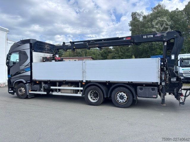 Düz kasa kamyon VOLVO FH 500 Baustoff LKW Mit Hiap Ladekran 177K