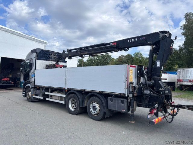 Düz kasa kamyon VOLVO FH 500 Baustoff LKW Mit Hiap Ladekran 177K