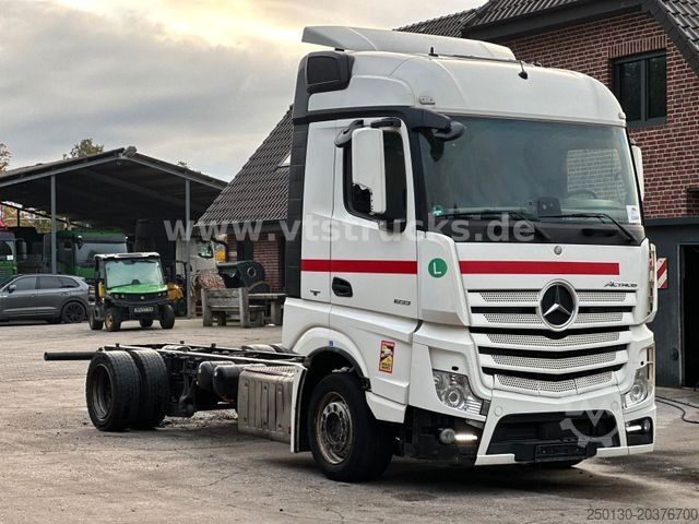 Vrachtwagenchassis MERCEDES-BENZ Actros 1833 LNR 4x2 Volumen-Fahrgestell