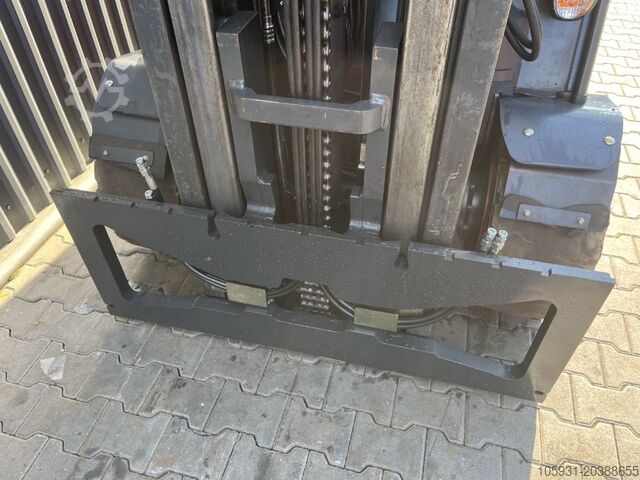 Stivuitor electric cu 4 roți Linde E50HL-01/600