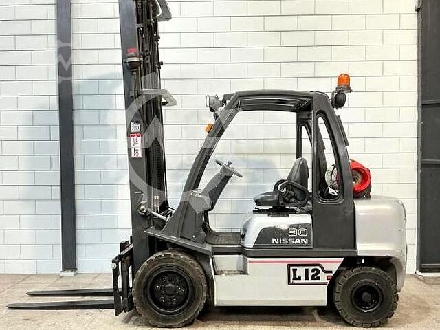 Chariot élévateur Nissan UGD 02 A 30 PQ