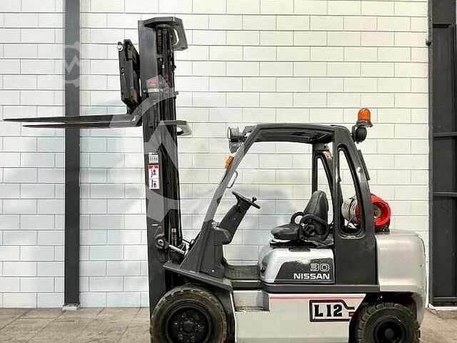 Chariot élévateur Nissan UGD 02 A 30 PQ