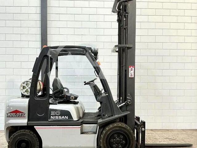 Chariot élévateur Nissan UGD 02 A 30 PQ