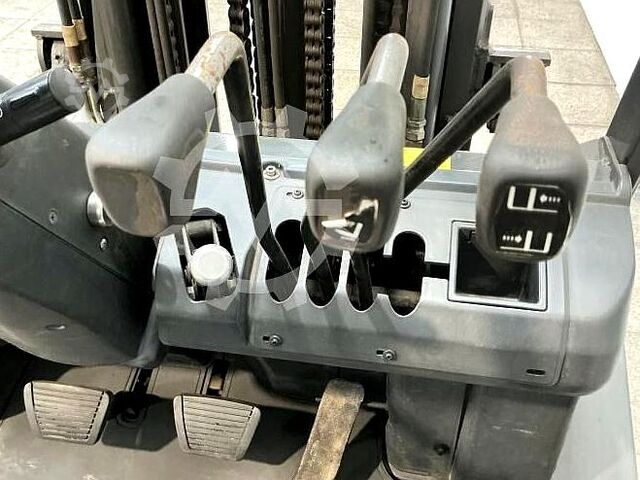 Chariot élévateur Nissan UGD 02 A 30 PQ