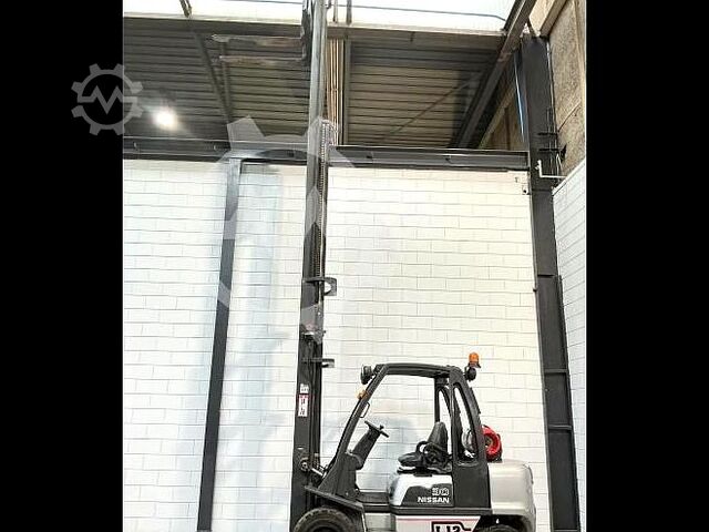 Chariot élévateur Nissan UGD 02 A 30 PQ