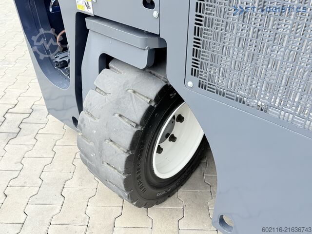 4-way forklift Combilift CB4000 TRIPLEX 5200 FREE-LIFT POSITIONER