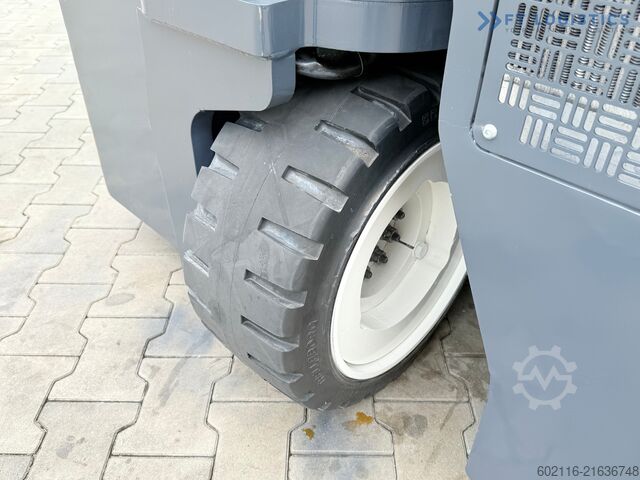 4-way forklift Combilift CB3000 / TRIPLEX 4900MM / FREE LIFT