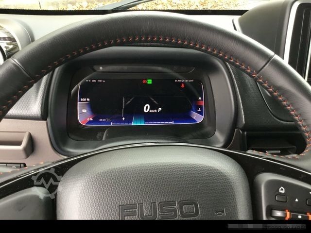 Driezijdige kipper bestelwagen MITSUBISHI eCanter 4C15e S-Batterie Dreiseitenkipper/LED