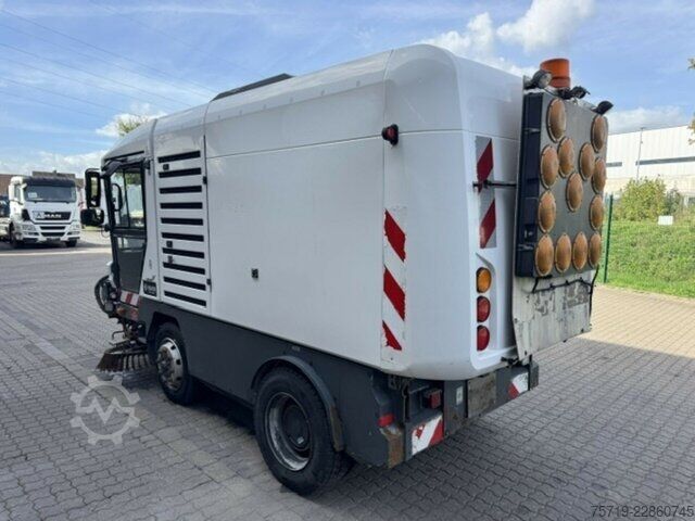 Bestelwagen Ravo Ravo 560 Straßenkehrmaschine