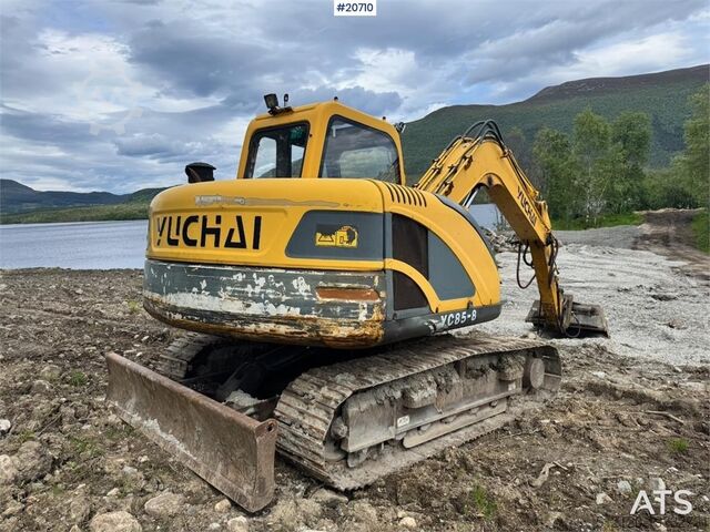 Rupsgraafmachine Yuchai YC85-8 Crawler excavator w/ Bucket. 3200 hours.