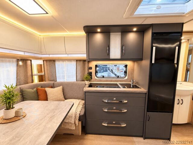 Karavan HOBBY De Luxe 460 UFe Modelljahr 2027 ausgestellt!