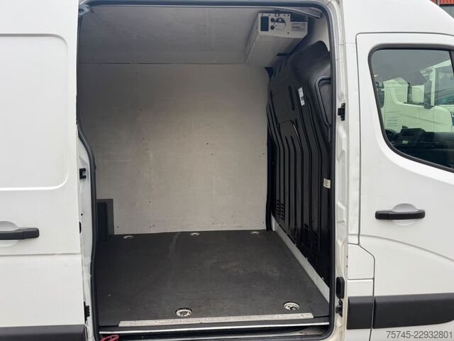 Κλειστό βαν RENAULT MASTER 2,3 * PHARMA ZERTIFIKAT * KLIMA *