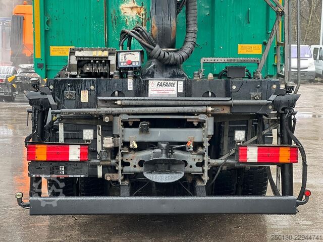 Ανατρεπόμενο φορτηγό MERCEDES-BENZ Actros 3348 6x6 Kipper mit HIAB 1300RS 83