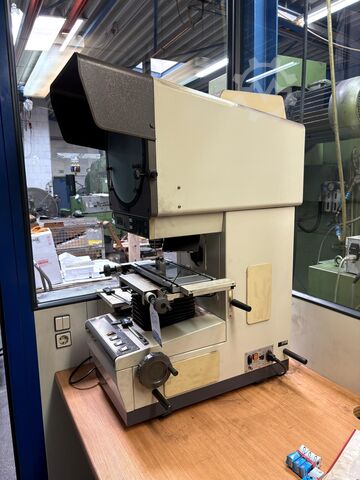 Proyector de perfil MITUTOYO PJ 300