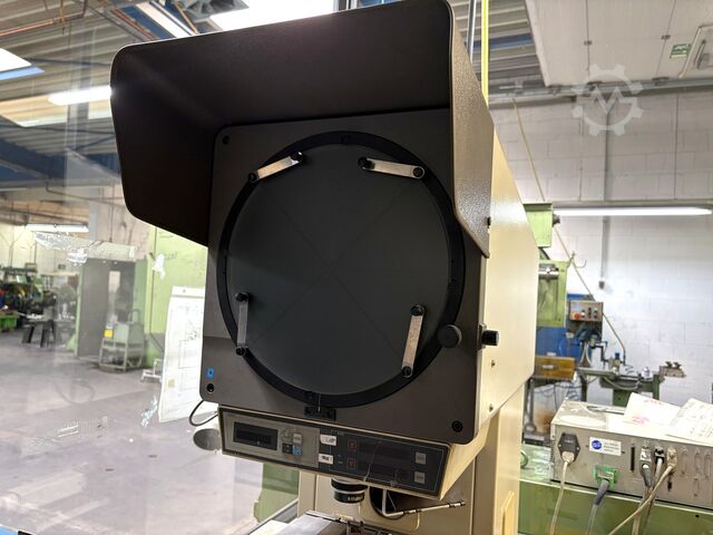 Proyector de perfil MITUTOYO PJ 300