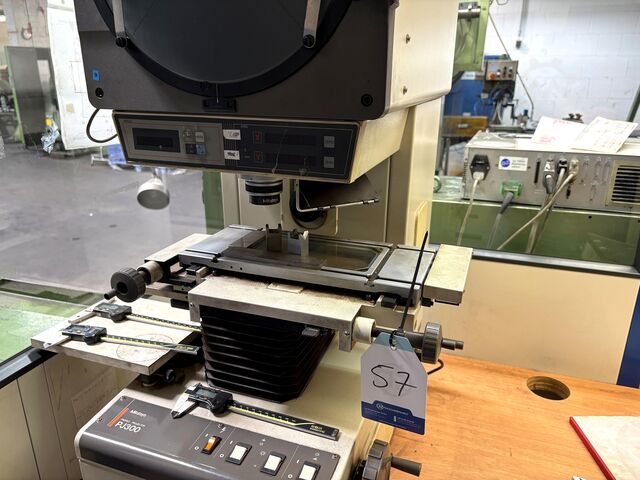 Proyector de perfil MITUTOYO PJ 300