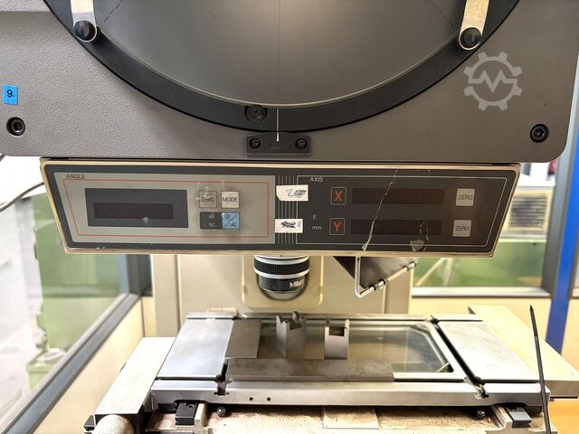 Proyector de perfil MITUTOYO PJ 300