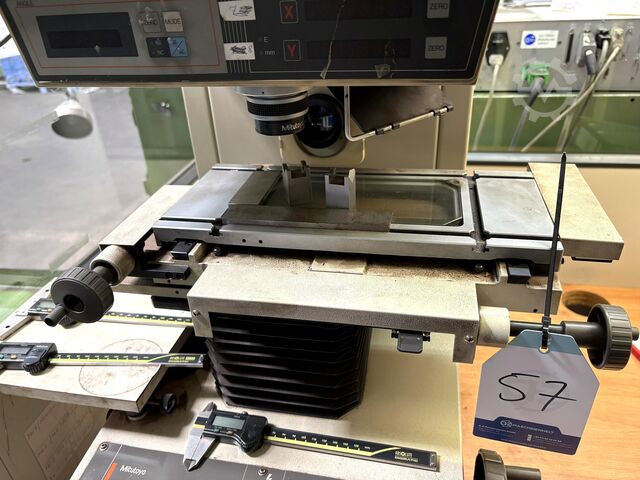 Proyector de perfil MITUTOYO PJ 300