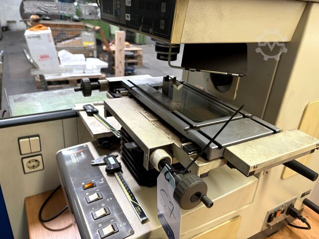 Proyector de perfil MITUTOYO PJ 300