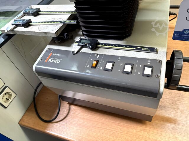 Proyector de perfil MITUTOYO PJ 300