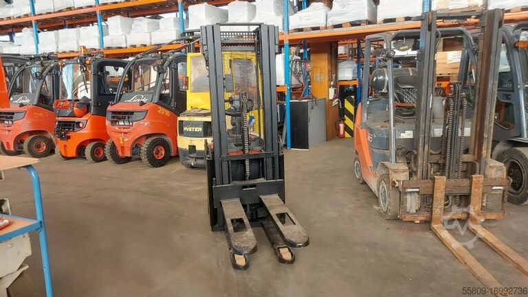 Empilhadeira alta BT SPE 160