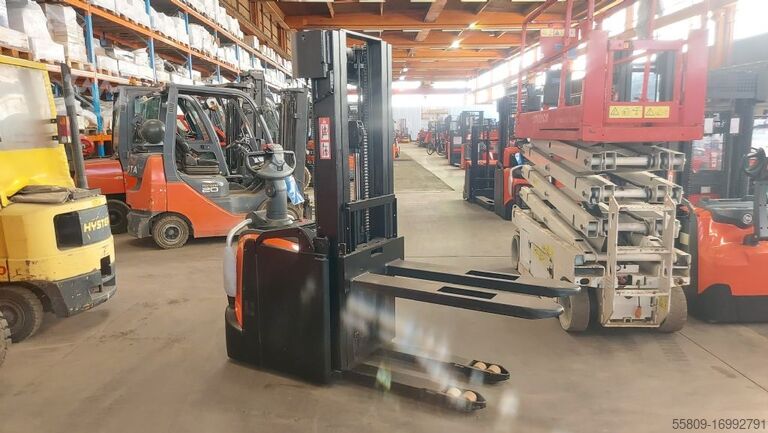 Empilhadeira alta BT SPE 160 // Triplex // HH 4,5m