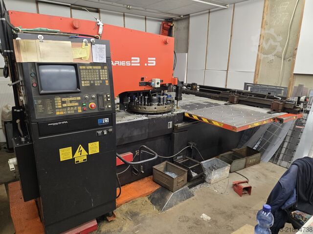 Lochstanzmaschine Amada Aries 245