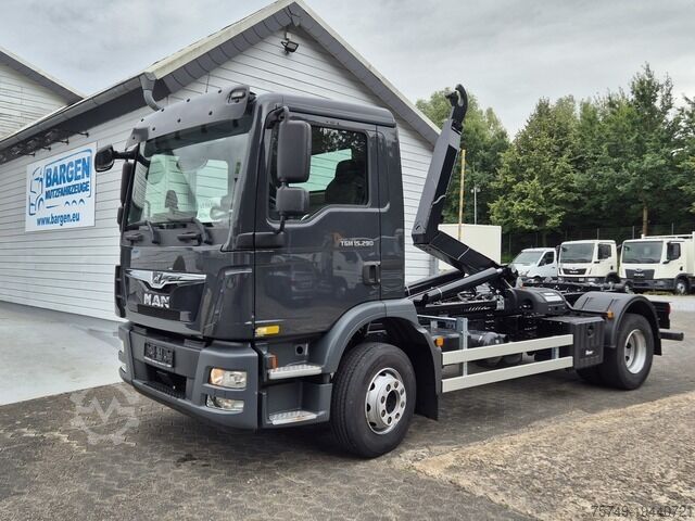 Kampós konténerszállító teherautó man TGM 15.250 Abrollkipper hydr. Haken 900-1570mm
