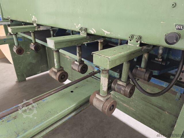 Hydraulické gilotinové nůžky Donewell 2500 3