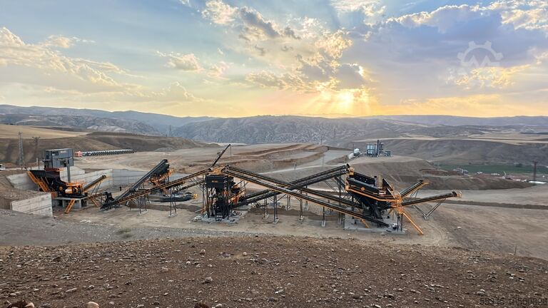 Breekapparatuur Stationary crushing plant 200-350 T/H Stationary crushing plant 200-350 T/H