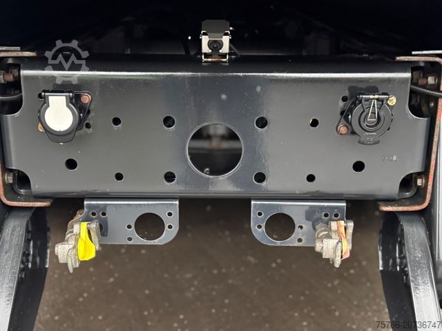 Flatbed truck with tarp MAN TGS 26.460 L / LENKACHSE / STAHLPRITSCHE