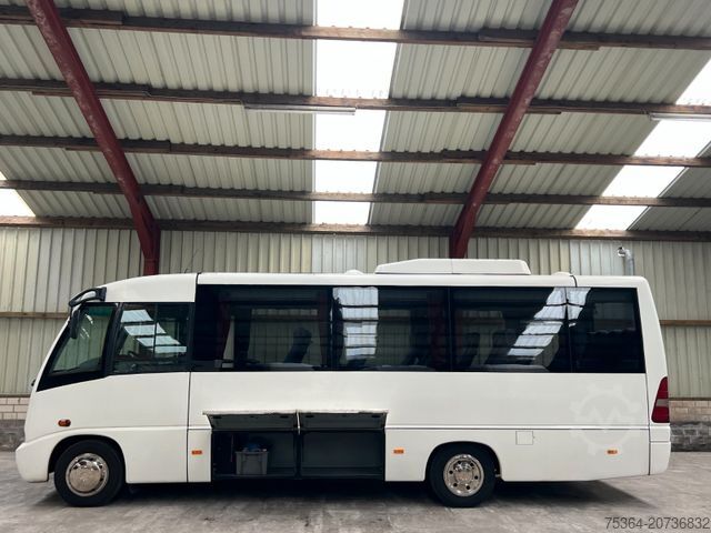 Turistbus MERCEDES-BENZ Medio 4.2 D 130 kw 26 Sitze Dachklima Ahk Euro 3