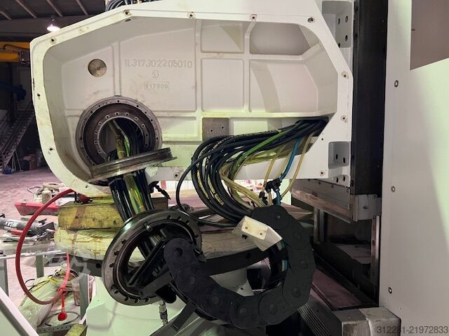 5-axis vertical machining centre MIKRON HPM 1350U TRIPALET